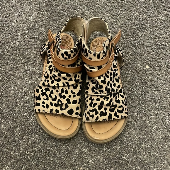 Girl Blowfish Sandals - Picture 2 of 9